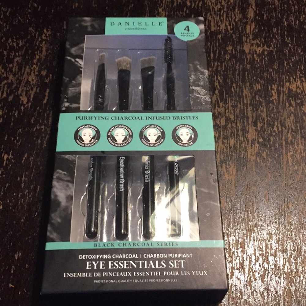 Eye Essentials Set - Picture 1 of 5